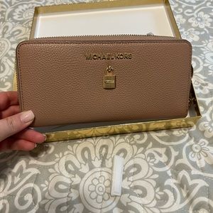 Brand New Michael Kors Wallet